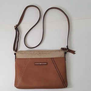 Women's Tommy Hilfiger Crossbody Bag With Removable Pouch Classic Beige Zip Clos